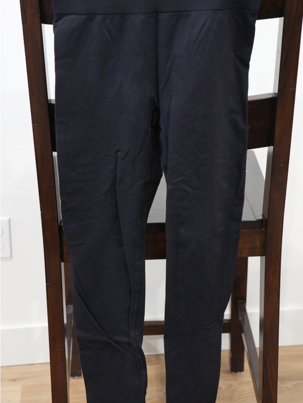 Women’s booty scrunch black leggings